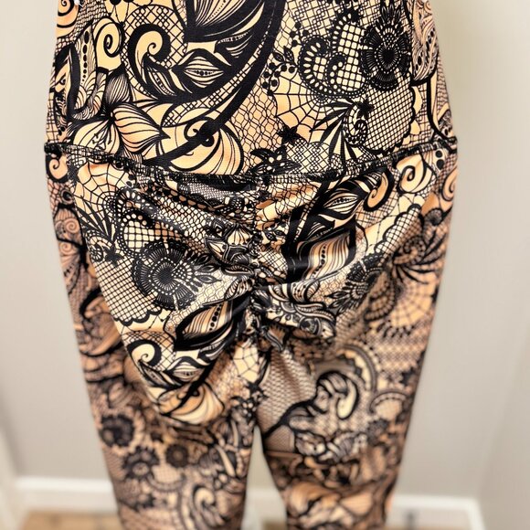 Woman's | ABS2B | Compressed |Cheeky|  Leggings - Picture 3 of 5